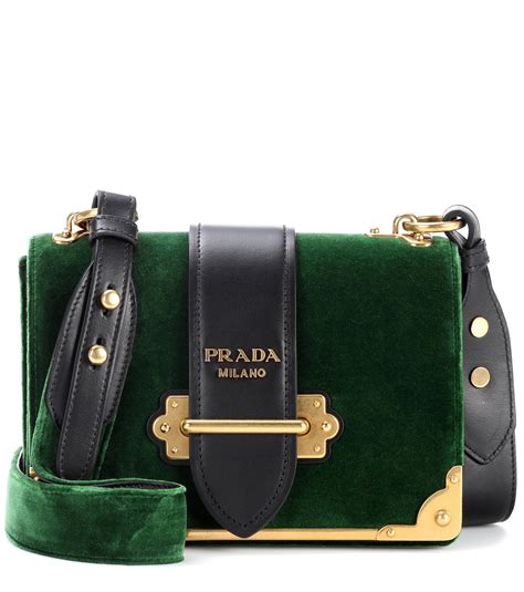 malas prada|Prada velvet bag.